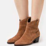Z62T2049 Women Anna Field Leather Cowboy/Biker Ankle Boot Cognac