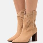 Z62T2052 Women Anna Field Leather Cowboy/Biker Ankle Boot Beige