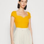 Z62T250 Women Anna Field Print T-Shirt Dark Yellow