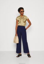 Z62T285 Women Anna Field Print T-Shirt Khaki - Image 2