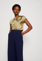 Z62T285 Women Anna Field Print T-Shirt Khaki - Image 4