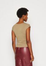 Z62T309 Women Anna Field Print T-Shirt Beige - Image 3