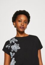 Z62T331 Women Anna Field Print T-Shirt Black - Image 4