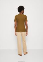Z62T368 Women Anna Field Print T-Shirt Khaki - Image 3