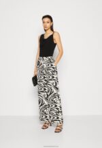 Z62T386 Women Anna Field Top Black - Image 2