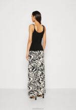 Z62T386 Women Anna Field Top Black - Image 3