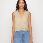 Z62T444 Women Anna Field Top Sand