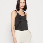 Z62T453 Women Anna Field Top Black