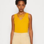 Z62T461 Women Anna Field Top Dark Yellow