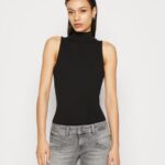 Z62T466 Women Anna Field Top Black
