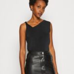 Z62T474 Women Anna Field Top Black