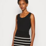 Z62T496 Women Anna Field Top Black
