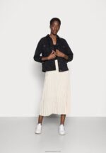 Z62T594 Women Anna Field Basic Long Sleeved Top Black - Image 2