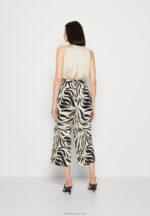 Z62T622 Women Anna Field Trousers Black/Off-White - Image 3