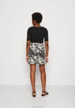 Z62T860 Women Anna Field Shorts Black/Off-White - Image 3